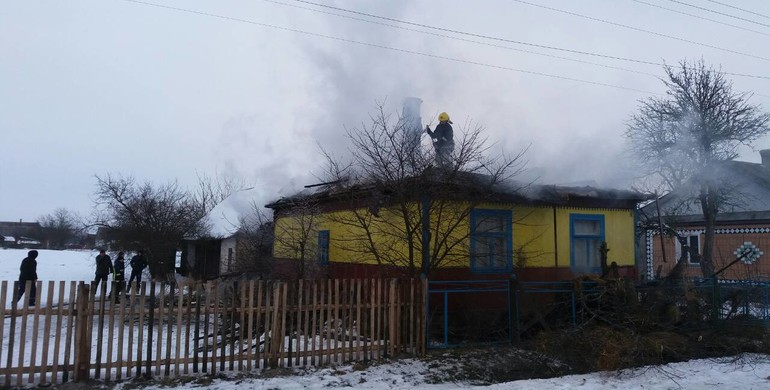Через дрова ледь не згорів будинок на Рівненщині